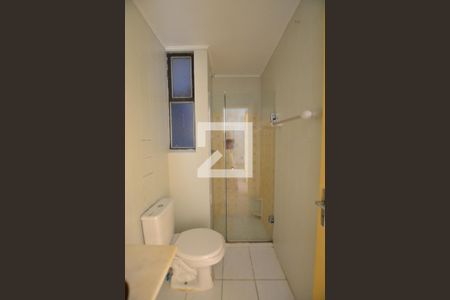 Banheiro de apartamento à venda com 1 quarto, 46m² em Santo Antônio, Porto Alegre
