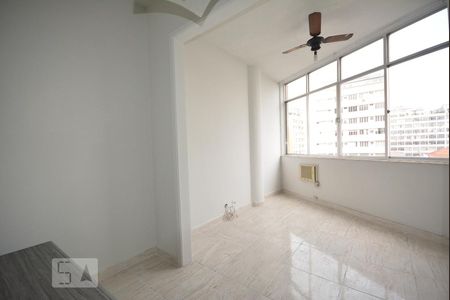 Sala/Quarto de kitnet/studio à venda com 1 quarto, 40m² em Centro, Rio de Janeiro