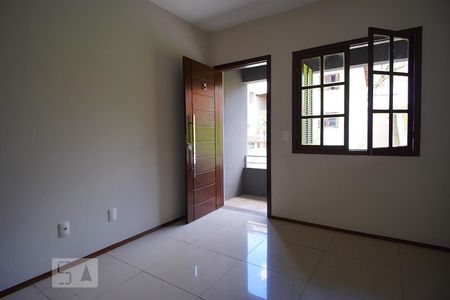 Sala de casa de condomínio à venda com 2 quartos, 70m² em Cristo Redentor, Porto Alegre