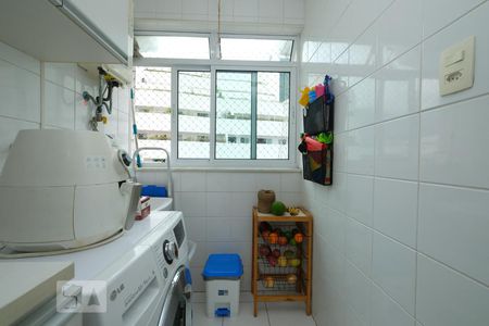 Apartamento à venda com 77m², 2 quartos e 1 vagaÁrea de Serviço