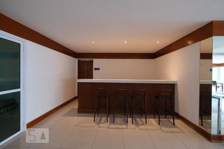 Apartamento à venda com 77m², 2 quartos e 1 vagaSalão de Festas Adulto