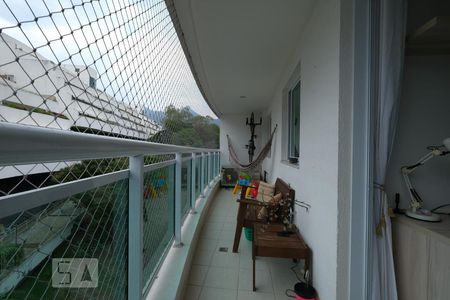Apartamento à venda com 77m², 2 quartos e 1 vagaVaranda