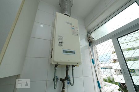 Apartamento à venda com 77m², 2 quartos e 1 vagaÁrea de Serviço