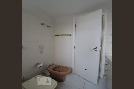 Apartamento à venda com 270m², 4 quartos e 4 vagasBanheiro Social