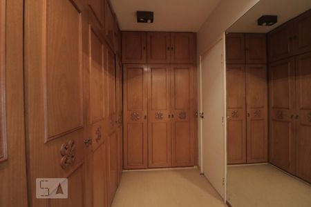 Apartamento à venda com 270m², 4 quartos e 4 vagasCloset
