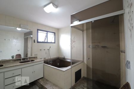 Apartamento à venda com 270m², 4 quartos e 4 vagasBanheiro da Suite 2