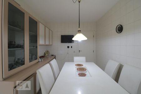 Apartamento à venda com 270m², 4 quartos e 4 vagasCopa
