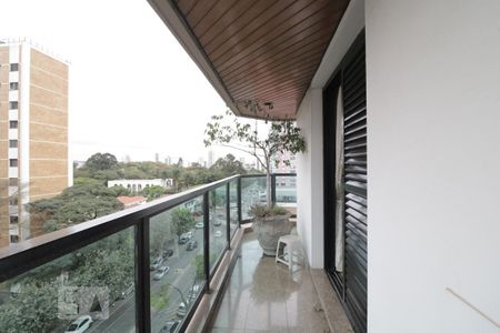 Apartamento à venda com 270m², 4 quartos e 4 vagasSacada da Suite 2