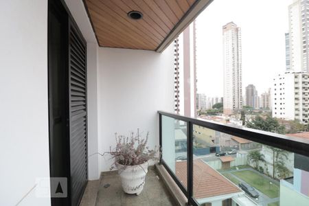 Apartamento à venda com 270m², 4 quartos e 4 vagasSacada do Quarto 2