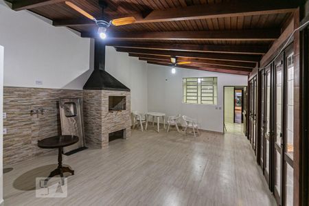 Casa à venda com 198m², 4 quartos e 2 vagas Casa à venda com 198m², 4 quartos e 2 vagasSalão de Festas