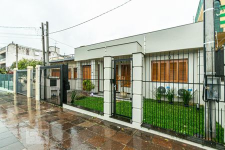 Casa à venda com 198m², 4 quartos e 2 vagas Casa à venda com 198m², 4 quartos e 2 vagasFachada