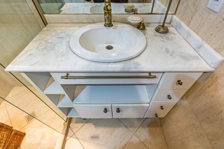 Casa à venda com 198m², 4 quartos e 2 vagas Casa à venda com 198m², 4 quartos e 2 vagasBanheiro do Corredor