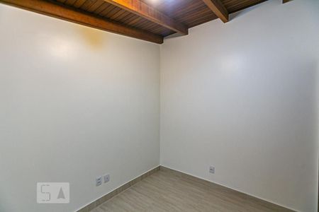Casa à venda com 198m², 4 quartos e 2 vagas Casa à venda com 198m², 4 quartos e 2 vagasQuarto de Serviço