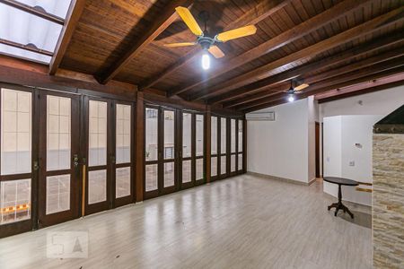 Casa à venda com 198m², 4 quartos e 2 vagas Casa à venda com 198m², 4 quartos e 2 vagasSalão de Festas