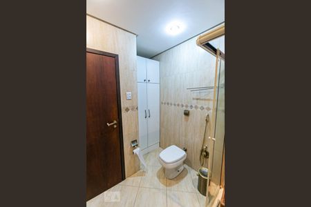 Casa à venda com 198m², 4 quartos e 2 vagas Casa à venda com 198m², 4 quartos e 2 vagasBanheiro do Corredor