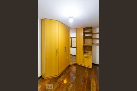 Casa à venda com 198m², 4 quartos e 2 vagas Casa à venda com 198m², 4 quartos e 2 vagasQuarto 2