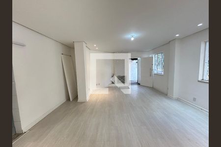 Sala de casa à venda com 3 quartos, 150m² em Água Branca, São Paulo