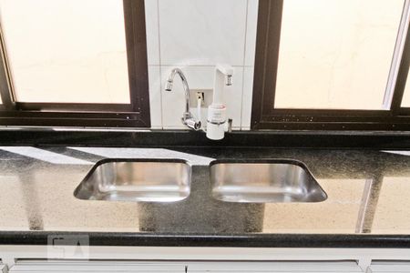 Casa à venda com 280m², 2 quartos e 2 vagas Casa à venda com 280m², 2 quartos e 2 vagasCozinha