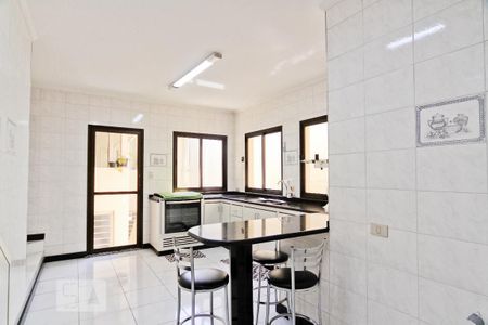Casa à venda com 280m², 2 quartos e 2 vagas Casa à venda com 280m², 2 quartos e 2 vagasCozinha
