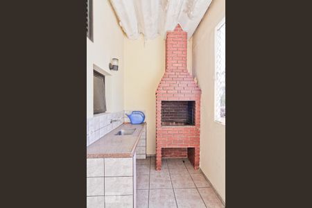 Casa à venda com 280m², 2 quartos e 2 vagas Casa à venda com 280m², 2 quartos e 2 vagasChurrasqueira