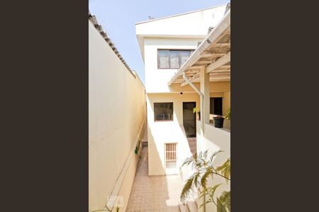 Casa à venda com 280m², 2 quartos e 2 vagas Casa à venda com 280m², 2 quartos e 2 vagasÁrea externa