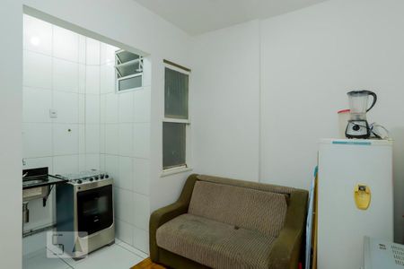 Sala de kitnet/studio para alugar com 1 quarto, 35m² em Copacabana, Rio de Janeiro