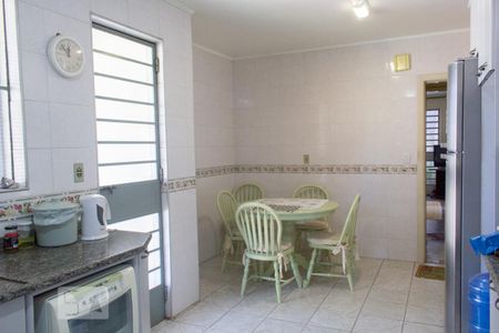 Casa à venda com 398m², 5 quartos e 4 vagas Casa à venda com 398m², 5 quartos e 4 vagasCozinha