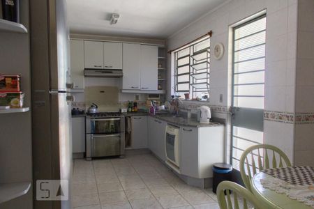 Casa à venda com 398m², 5 quartos e 4 vagas Casa à venda com 398m², 5 quartos e 4 vagasCozinha