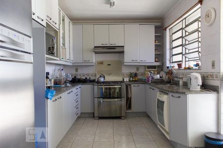 Casa à venda com 398m², 5 quartos e 4 vagas Casa à venda com 398m², 5 quartos e 4 vagasCozinha