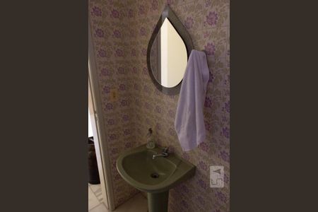 Casa à venda com 398m², 5 quartos e 4 vagas Casa à venda com 398m², 5 quartos e 4 vagasLavabo