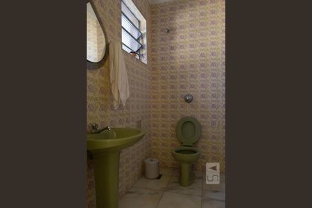 Casa à venda com 398m², 5 quartos e 4 vagas Casa à venda com 398m², 5 quartos e 4 vagasLavabo