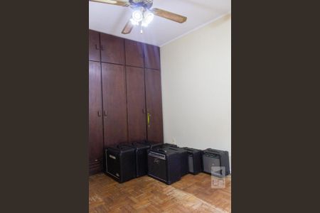 Casa à venda com 398m², 5 quartos e 4 vagas Casa à venda com 398m², 5 quartos e 4 vagasQuarto 2