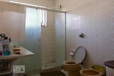 Casa à venda com 398m², 5 quartos e 4 vagas Casa à venda com 398m², 5 quartos e 4 vagasBanheiro