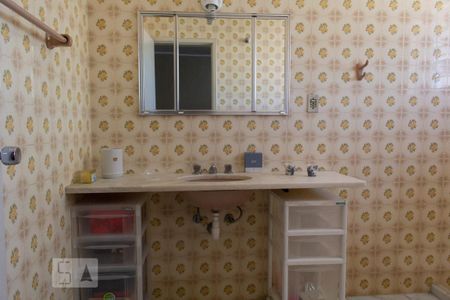 Casa à venda com 398m², 5 quartos e 4 vagas Casa à venda com 398m², 5 quartos e 4 vagasSuíte - Banheiro