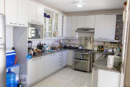 Casa à venda com 398m², 5 quartos e 4 vagas Casa à venda com 398m², 5 quartos e 4 vagasCozinha