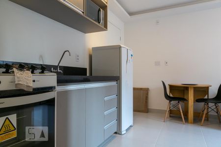 Cozinha de apartamento para alugar com 1 quarto, 25m² em Vila Buarque, São Paulo