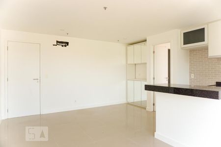 Sala/Cozinha e Área de Serviço de apartamento à venda com 2 quartos, 60m² em Barra da Tijuca, Rio de Janeiro