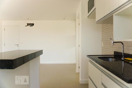 Sala/Cozinha e Área de Serviço de apartamento à venda com 2 quartos, 60m² em Barra da Tijuca, Rio de Janeiro