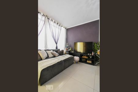 Sala de casa à venda com 2 quartos, 90m² em Vila Cordeiro, São Paulo