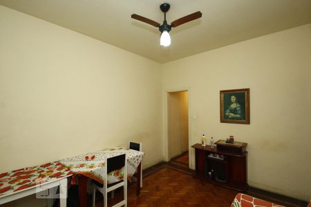 Apartamento para alugar com 76m², 2 quartos e sem vagaSala