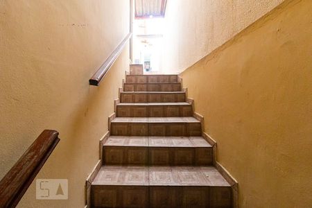 Casa à venda com 210m², 4 quartos e 2 vagasEscada