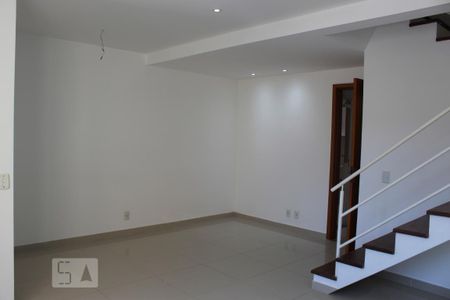 Sala de casa de condomínio à venda com 3 quartos, 120m² em Tanque, Rio de Janeiro