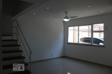 Sala de casa de condomínio à venda com 3 quartos, 120m² em Tanque, Rio de Janeiro