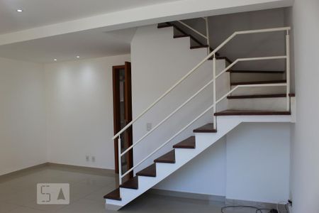 Sala de casa de condomínio à venda com 3 quartos, 120m² em Tanque, Rio de Janeiro
