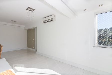 Sala de apartamento para alugar com 3 quartos, 95m² em Jardim Carvalho, Porto Alegre