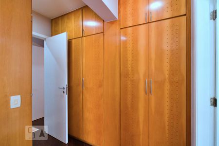 Apartamento para alugar com 240m², 4 quartos e 4 vagasCloset da Suíte 1