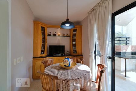 Apartamento para alugar com 240m², 4 quartos e 4 vagasCopa