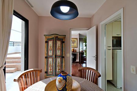 Apartamento para alugar com 240m², 4 quartos e 4 vagasCopa