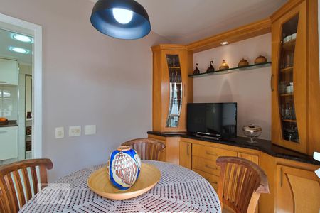 Apartamento para alugar com 240m², 4 quartos e 4 vagasCopa