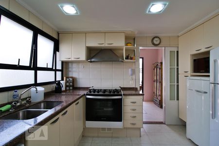 Apartamento para alugar com 240m², 4 quartos e 4 vagasCozinha